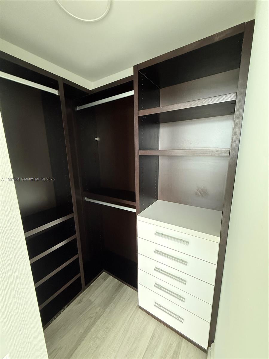 HOLLYWOOD STATION RES CON - Residential Lease