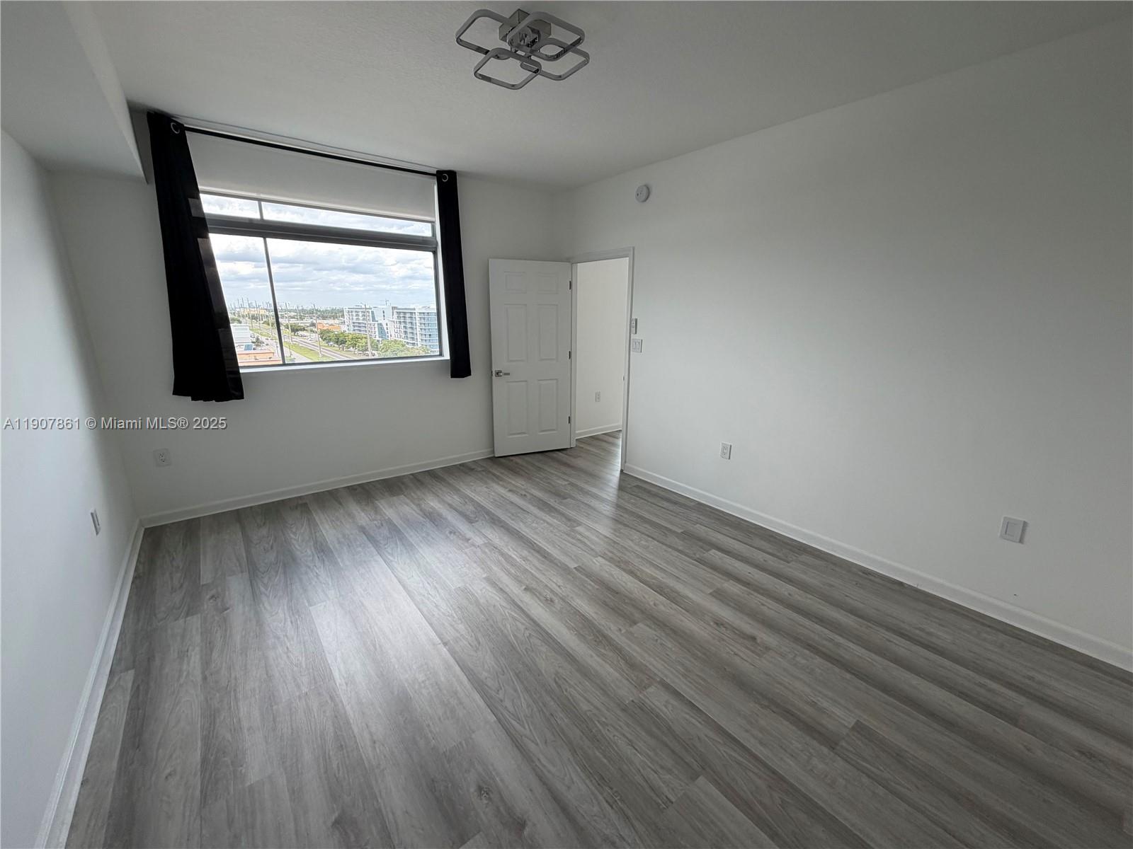 HOLLYWOOD STATION RES CON - Residential Lease