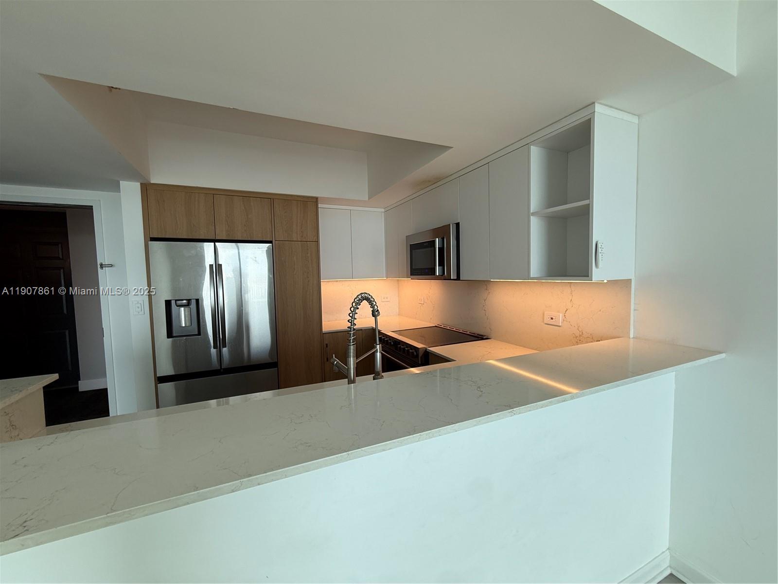 HOLLYWOOD STATION RES CON - Residential Lease