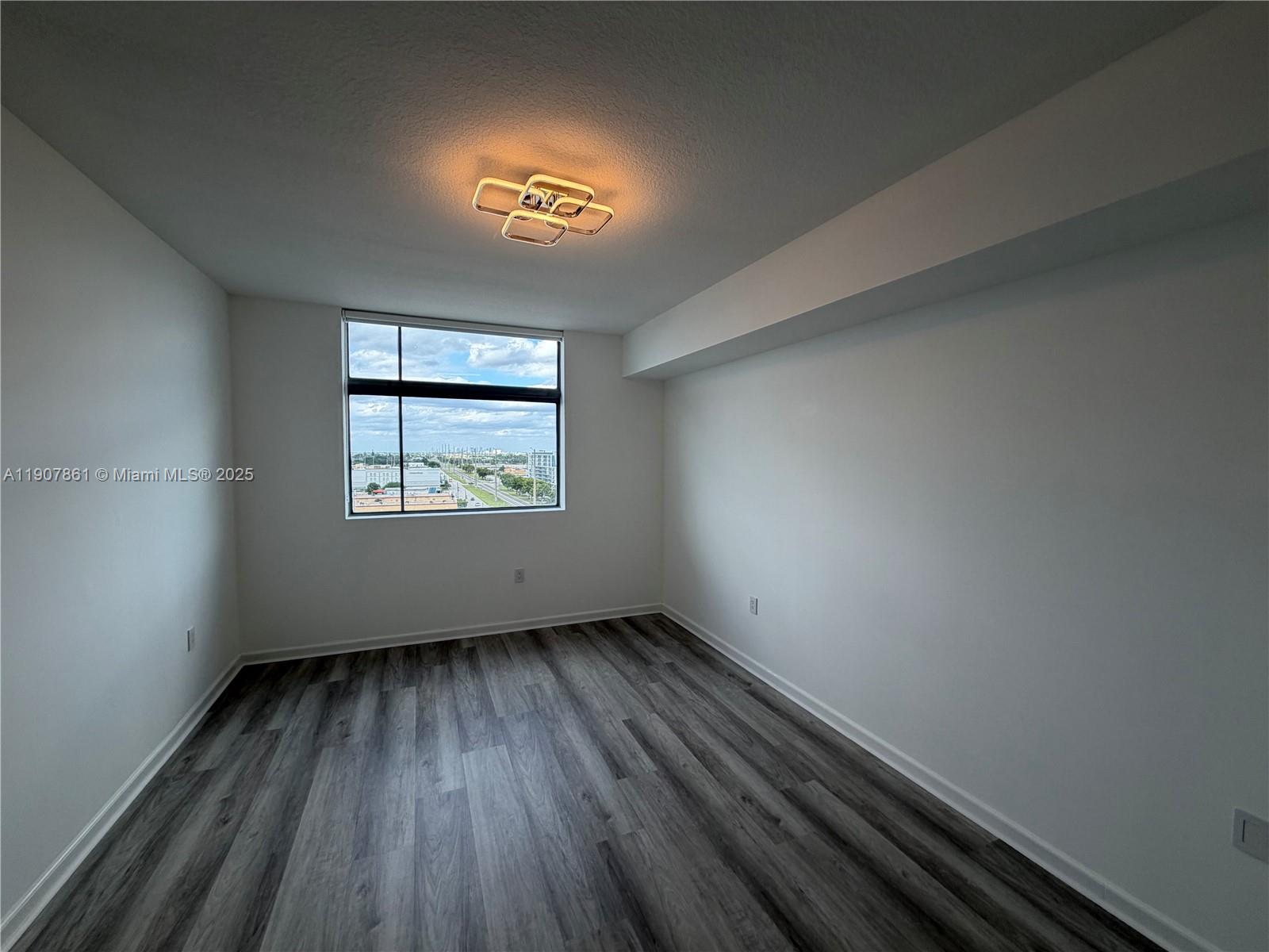 HOLLYWOOD STATION RES CON - Residential Lease