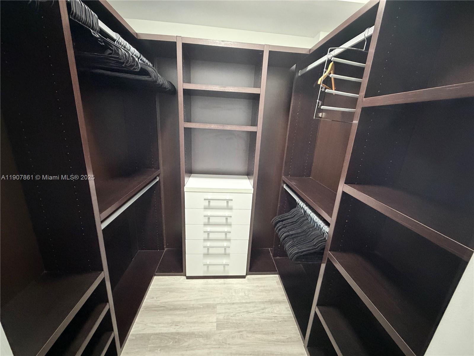 HOLLYWOOD STATION RES CON - Residential Lease