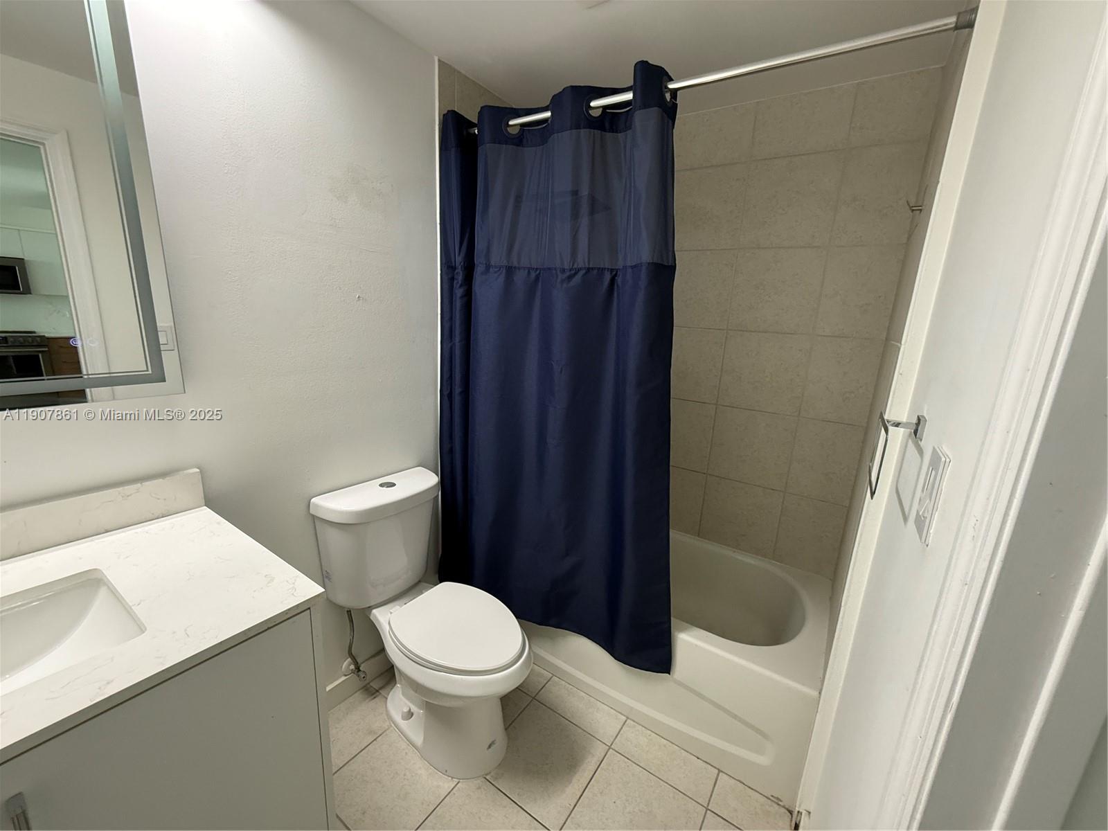 HOLLYWOOD STATION RES CON - Residential Lease