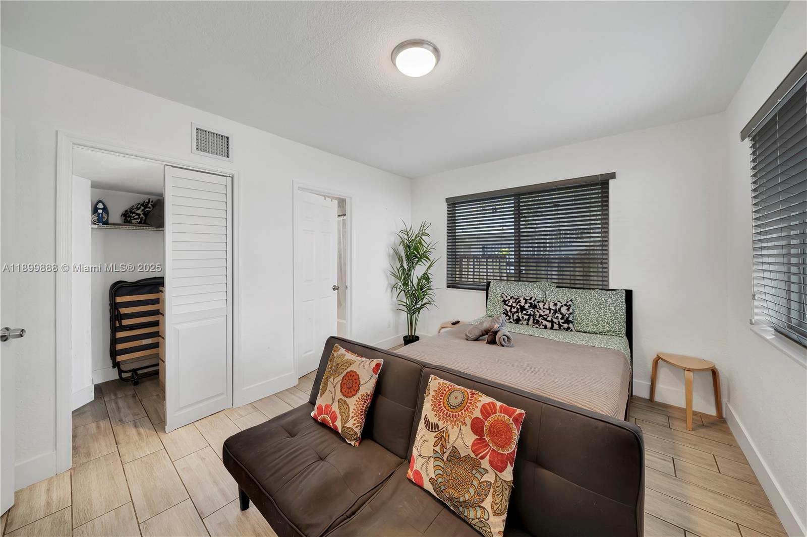 NORTHERN BLVD TR - Residential Income