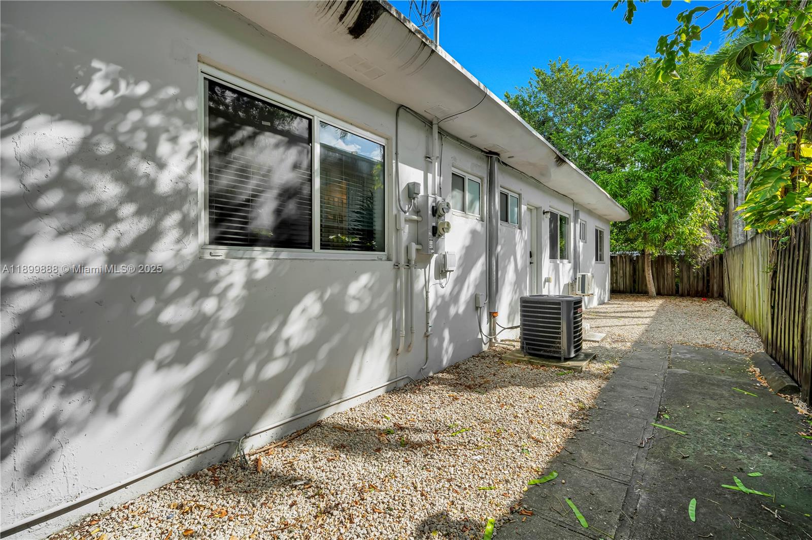 NORTHERN BLVD TR - Residential Income