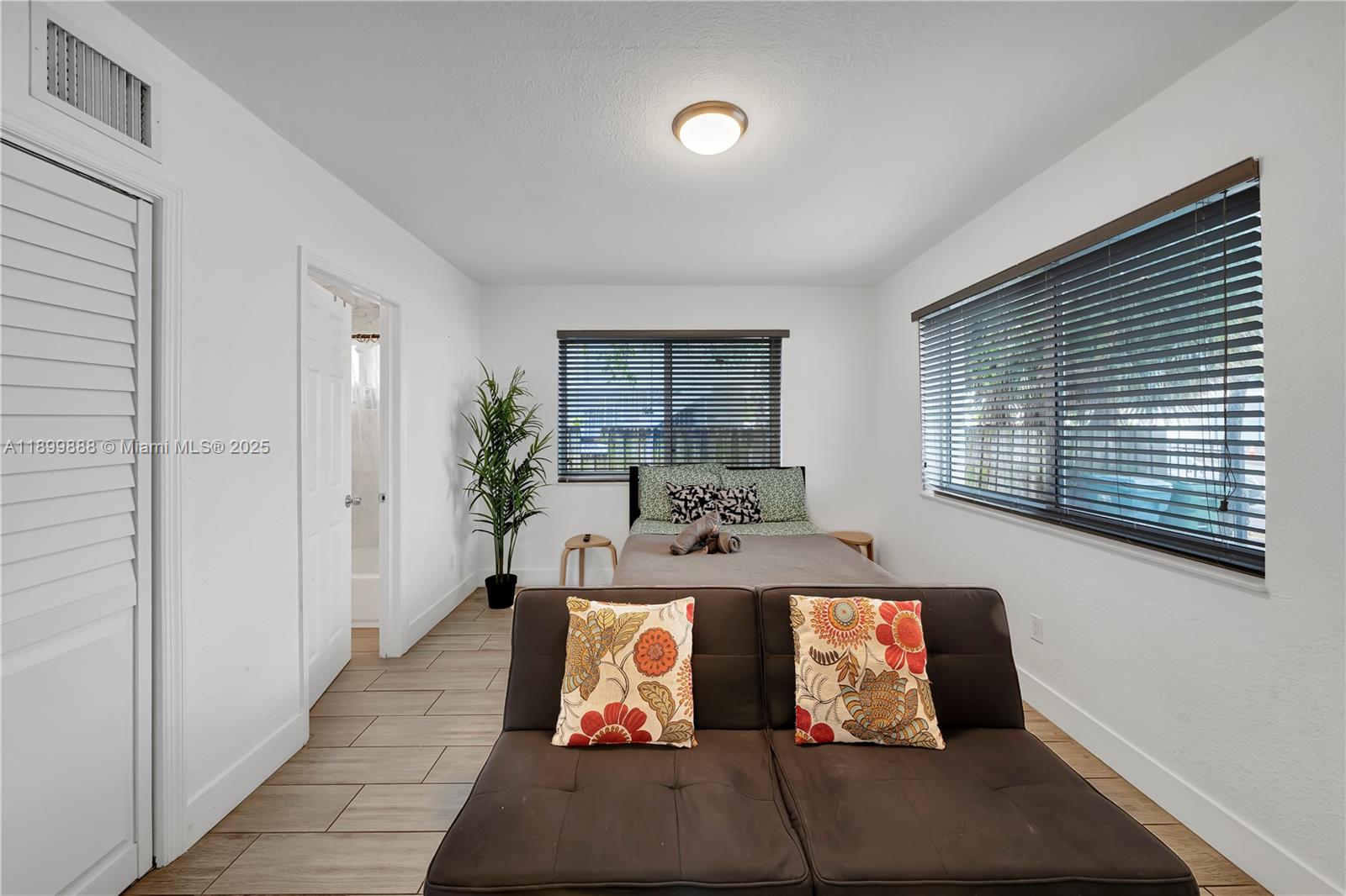 NORTHERN BLVD TR - Residential Income