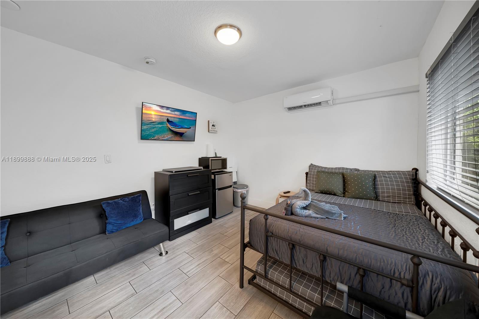 NORTHERN BLVD TR - Residential Income