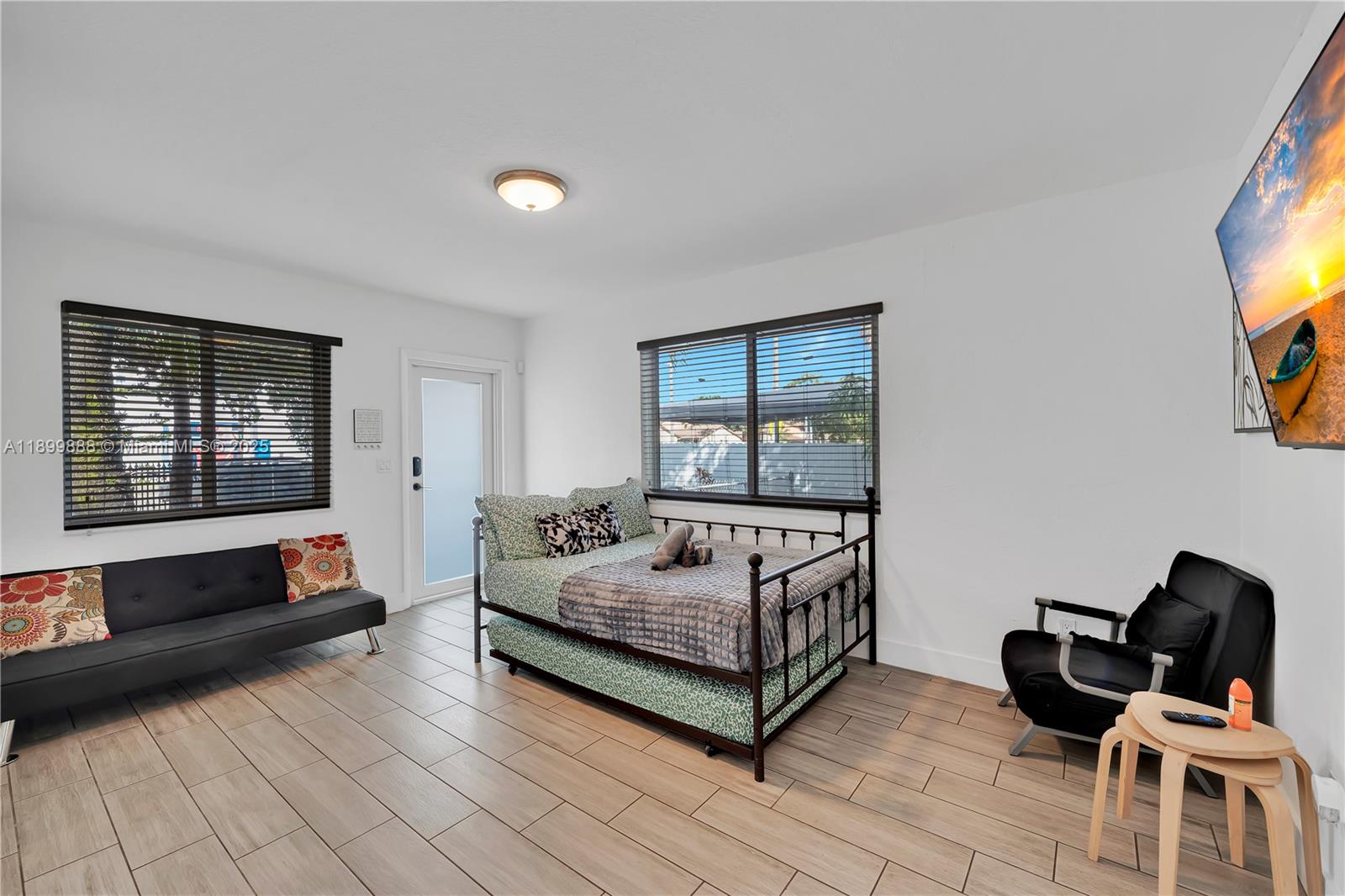 NORTHERN BLVD TR - Residential Income