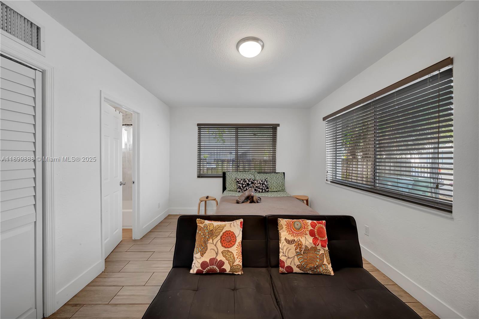 NORTHERN BLVD TR - Residential Income