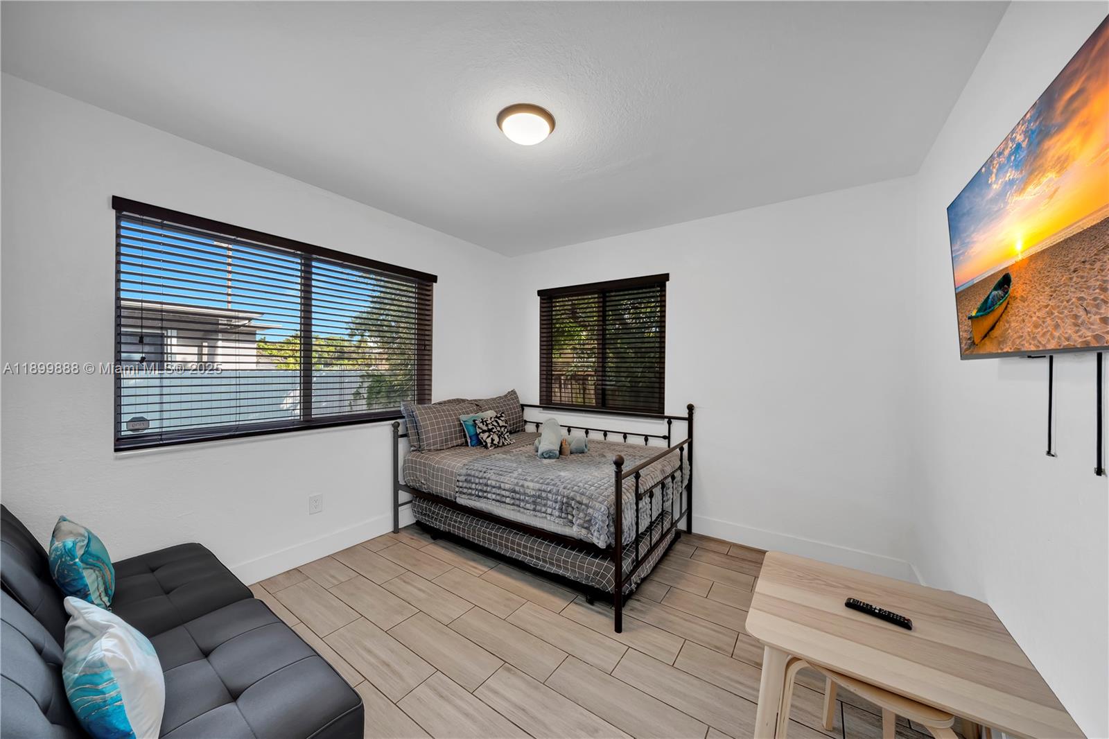 NORTHERN BLVD TR - Residential Income