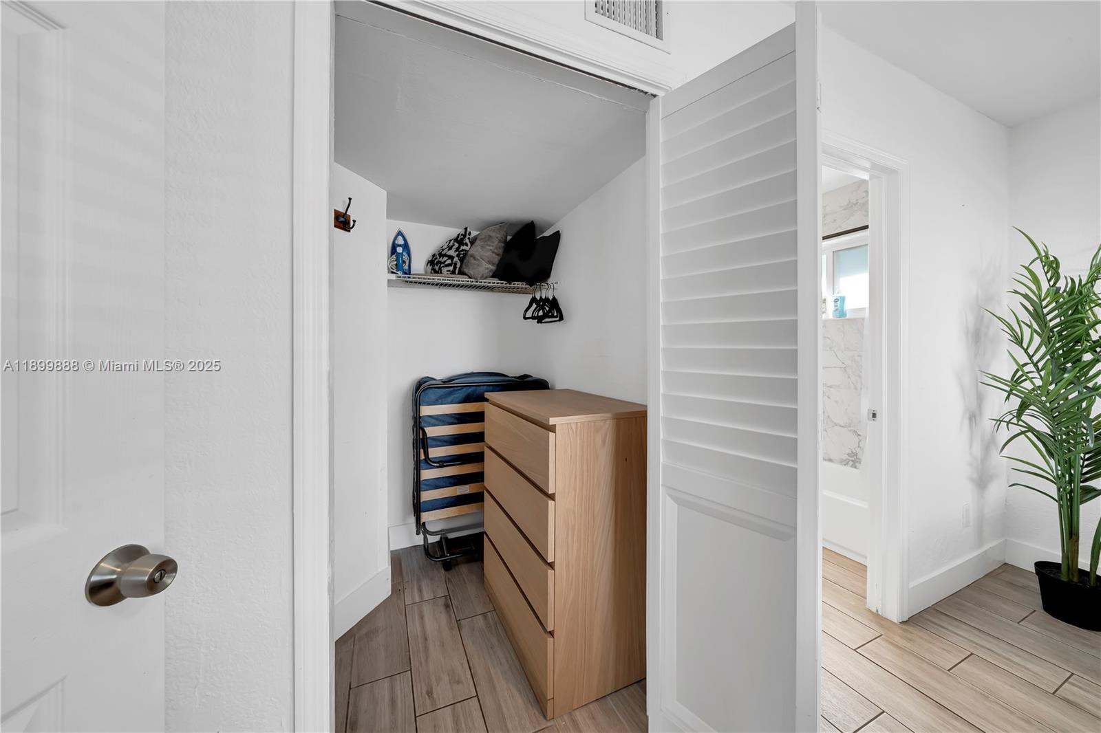 NORTHERN BLVD TR - Residential Income