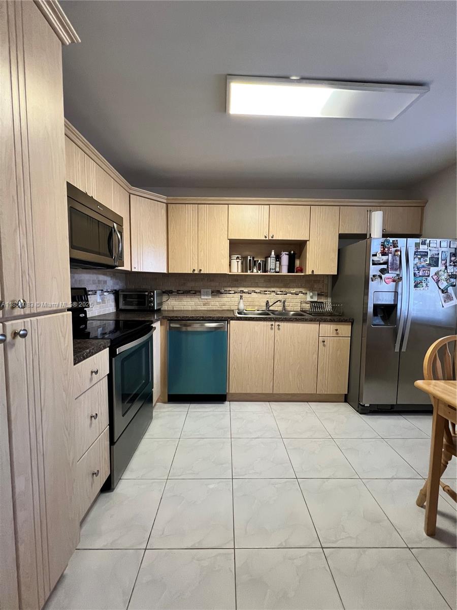 RACQUET CLUB APARTMENTS A - Residential