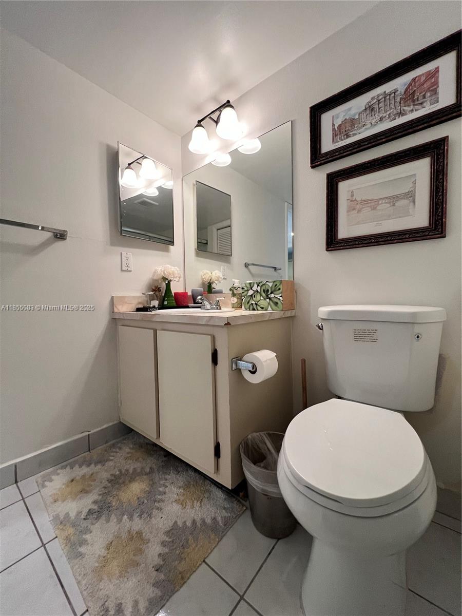 RACQUET CLUB APARTMENTS A - Residential