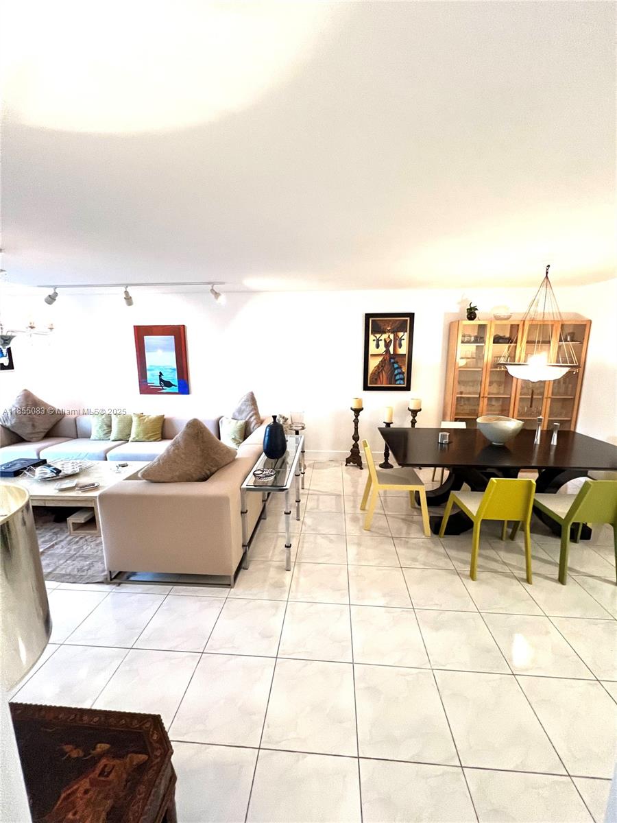 RACQUET CLUB APARTMENTS A - Residential