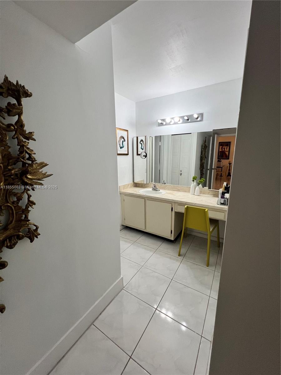 RACQUET CLUB APARTMENTS A - Residential