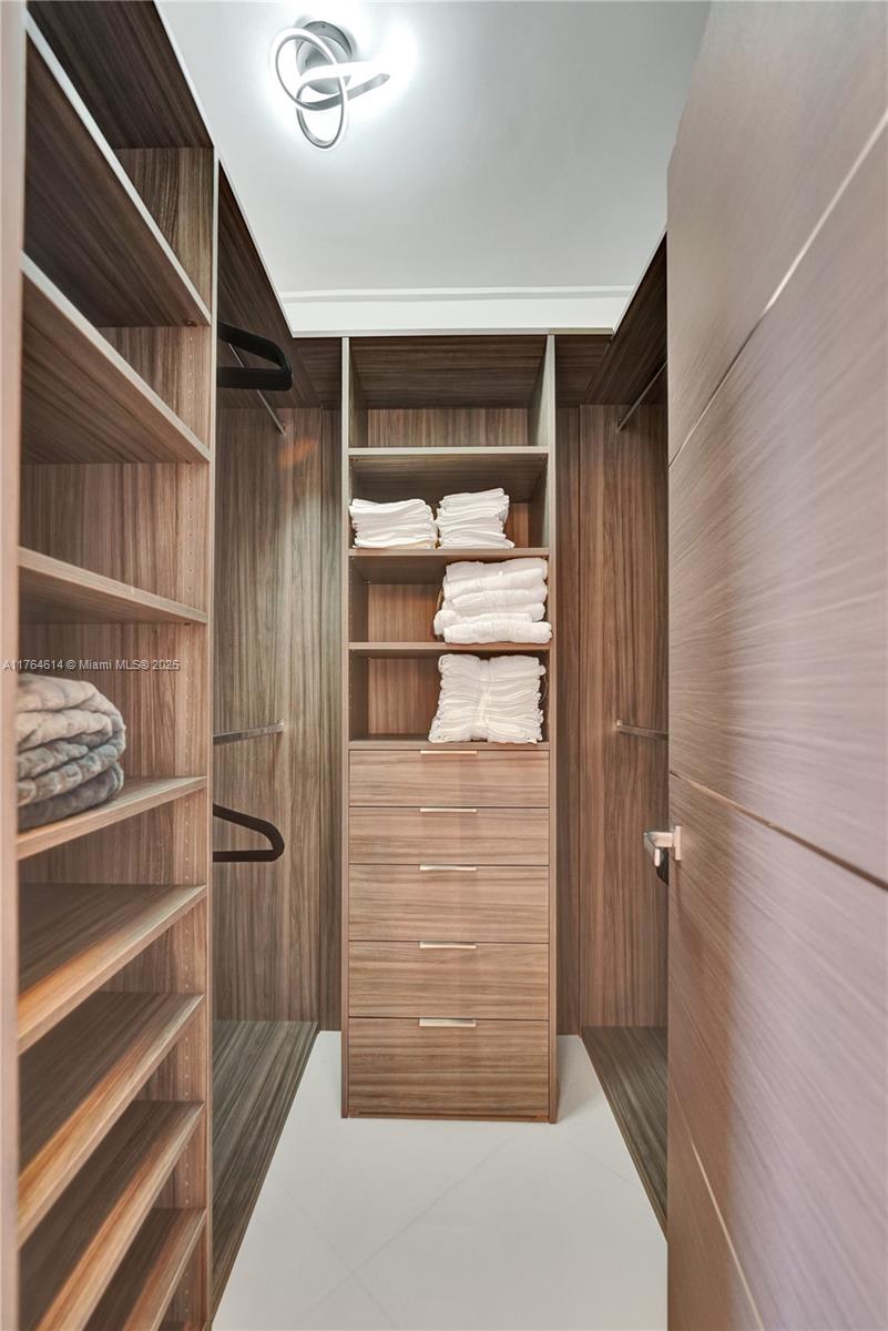 SIAN OCEAN RESIDENCES CON - Residential Lease