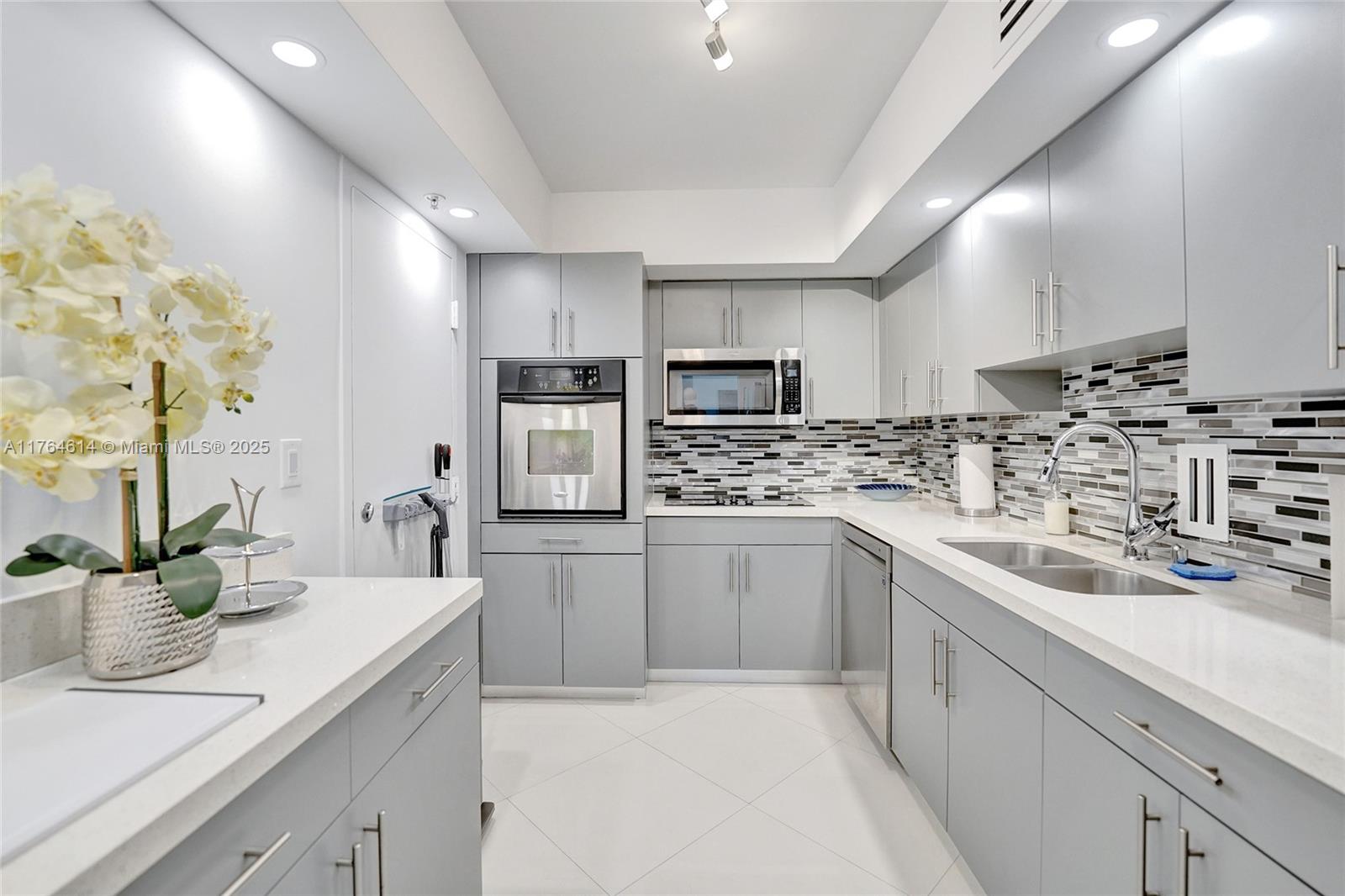 SIAN OCEAN RESIDENCES CON - Residential Lease