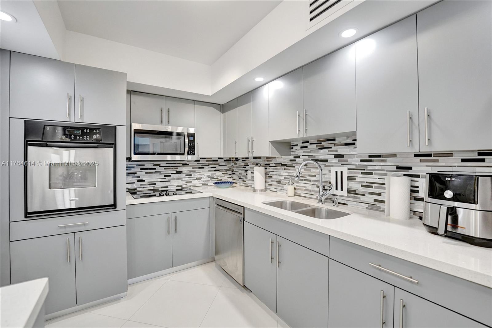 SIAN OCEAN RESIDENCES CON - Residential Lease