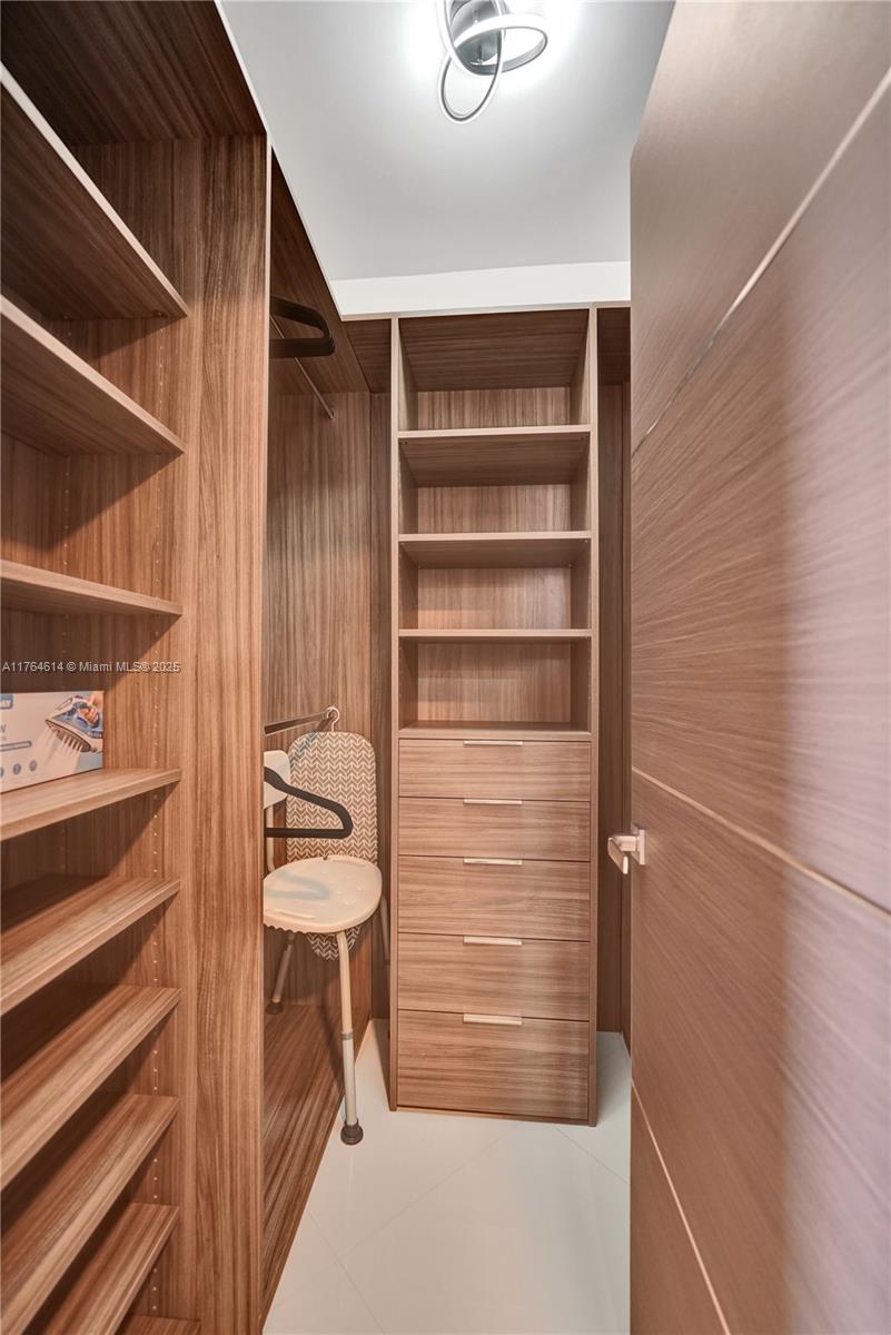 SIAN OCEAN RESIDENCES CON - Residential Lease