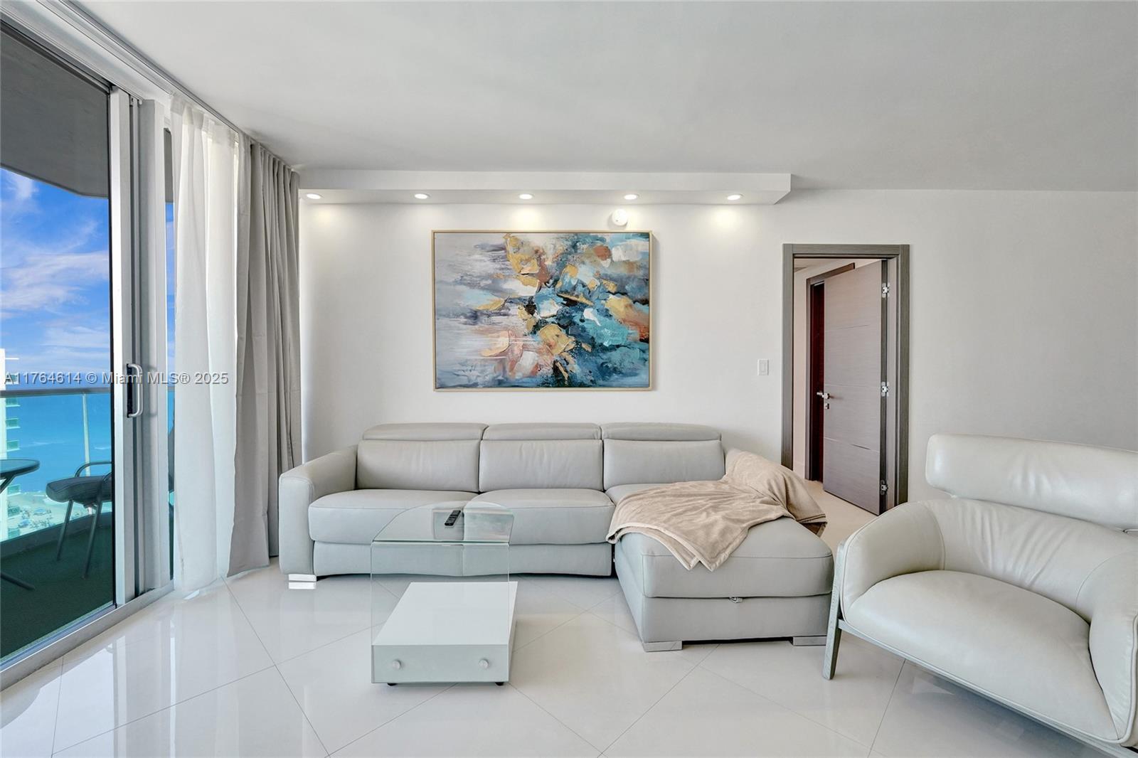 SIAN OCEAN RESIDENCES CON - Residential Lease