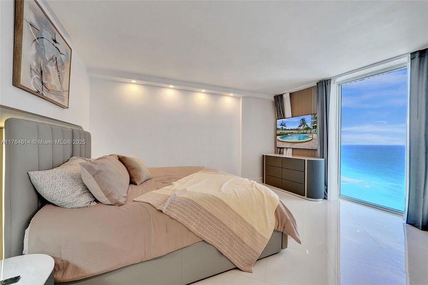 AVAILABLE NOW WITH THE LISTING PRICE. PLEASE BE AWARE THAT AFTER DEC 18 PRICE INCREASE 35%-50% based on the price listed. NEWLY and completely renovated spacious 2 bedroom + DEN (1450 sq.
Ft) with 2 baths and views of the ocean. WASHER AND DRYER MACHINE INSIDE THE UNIT. It is fully furnished with all housewares for your convenience. In the master bedroom you will find a king size bed, with the master bathroom. 
In the guest bedroom you will find a 2 queen size beds and in the 3rd room small den full size bed.
SHORT-TERM RENTAL