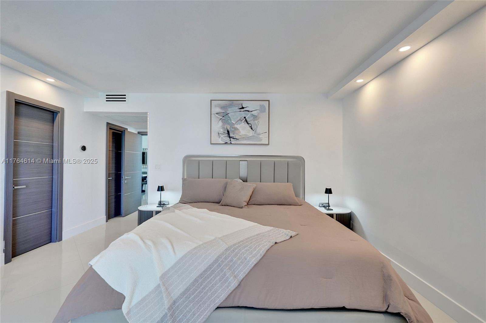 SIAN OCEAN RESIDENCES CON - Residential Lease