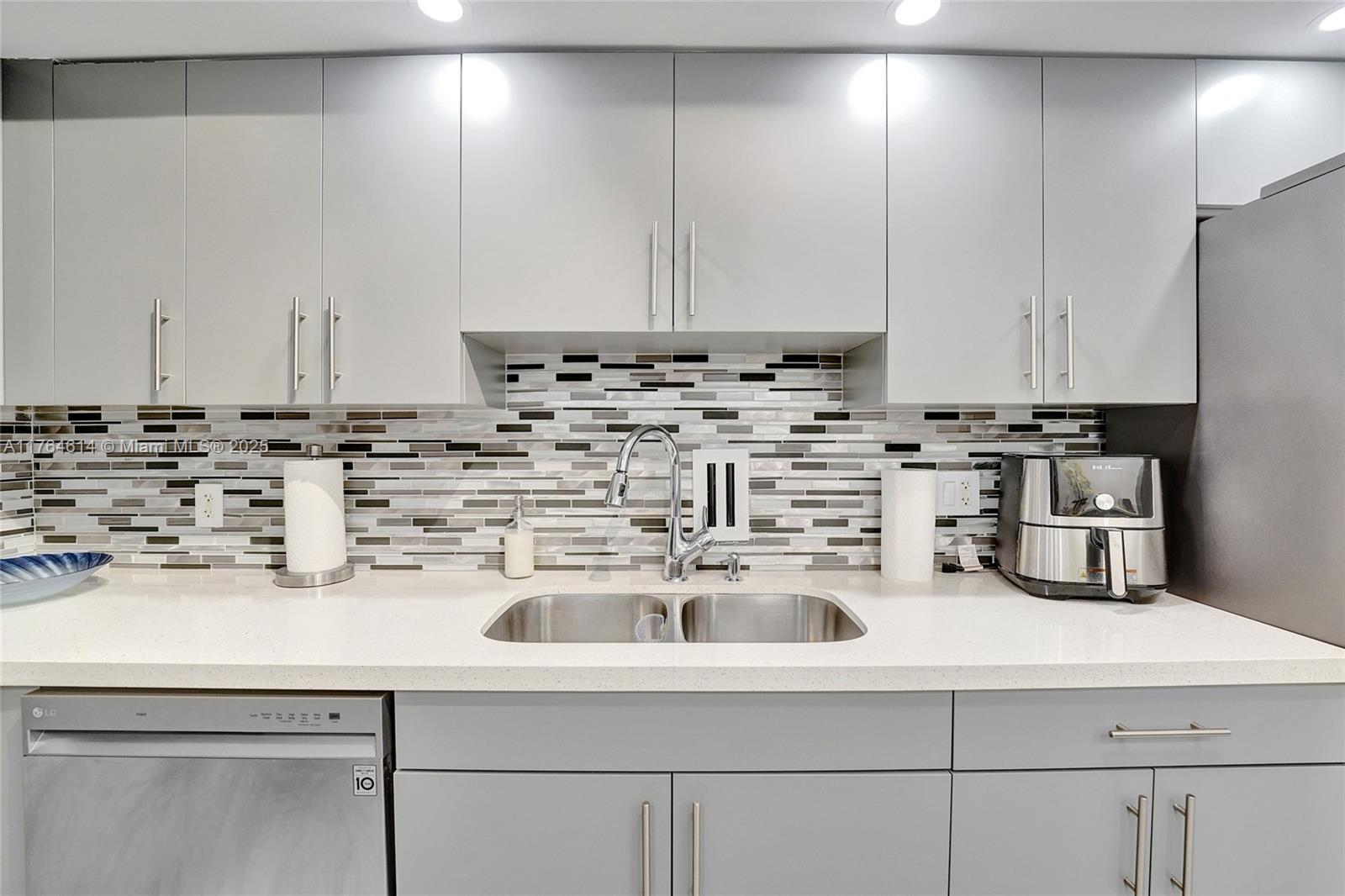 SIAN OCEAN RESIDENCES CON - Residential Lease