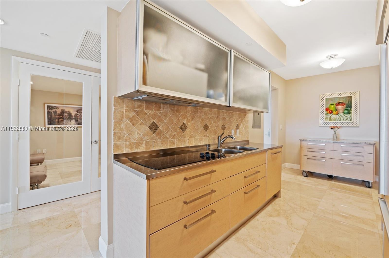 BEACH CLUB CONDO - Residential Lease