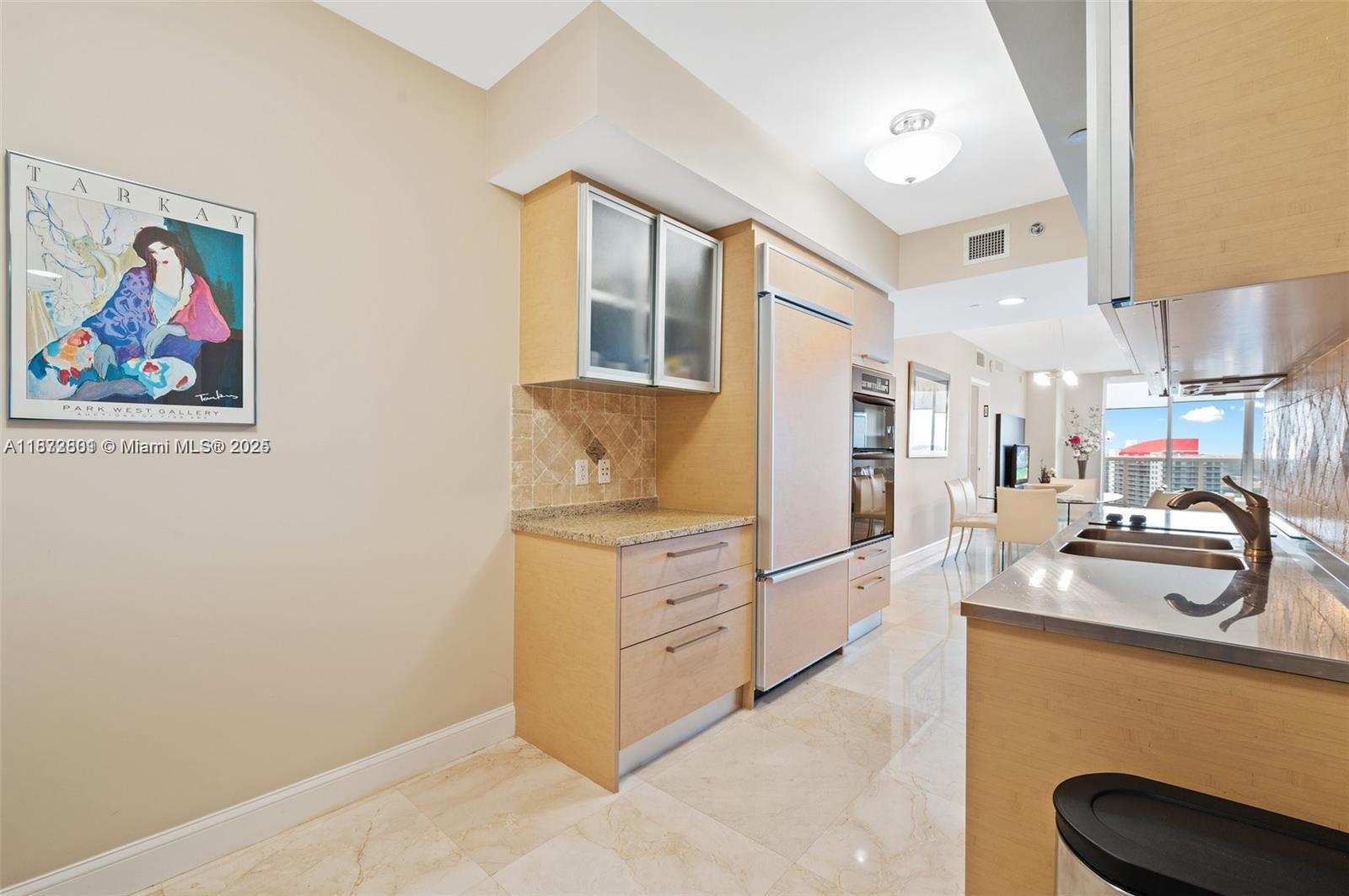 BEACH CLUB CONDO - Residential Lease