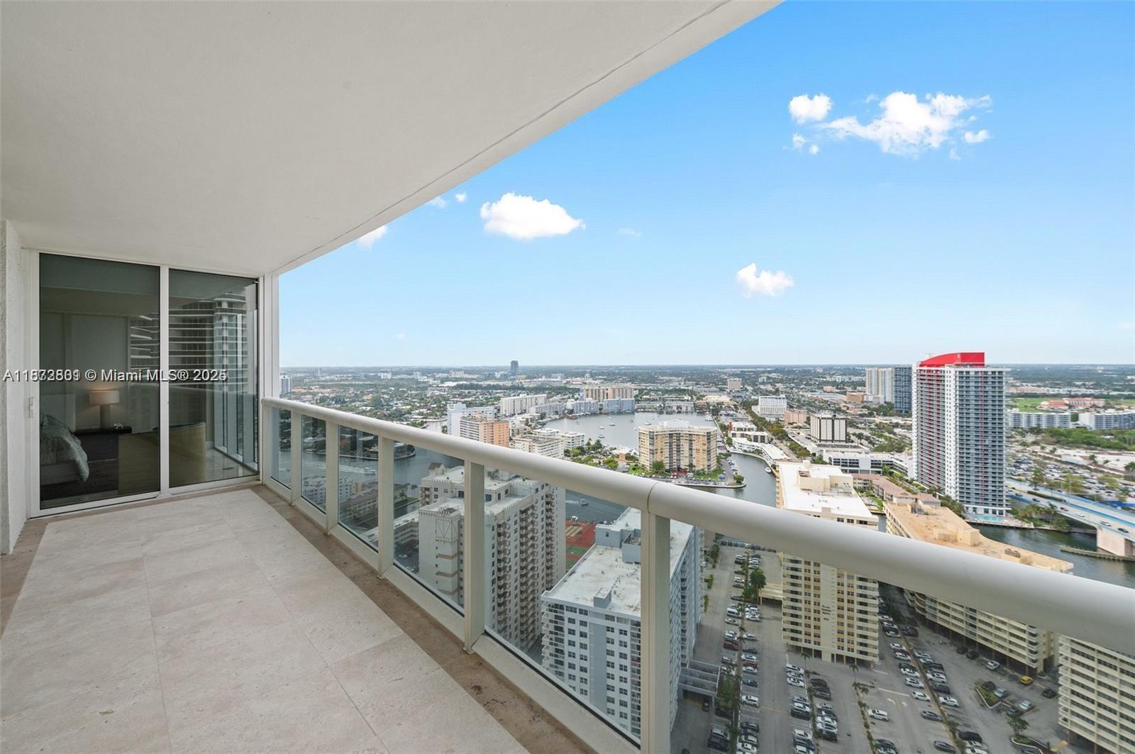 BEACH CLUB CONDO - Residential Lease