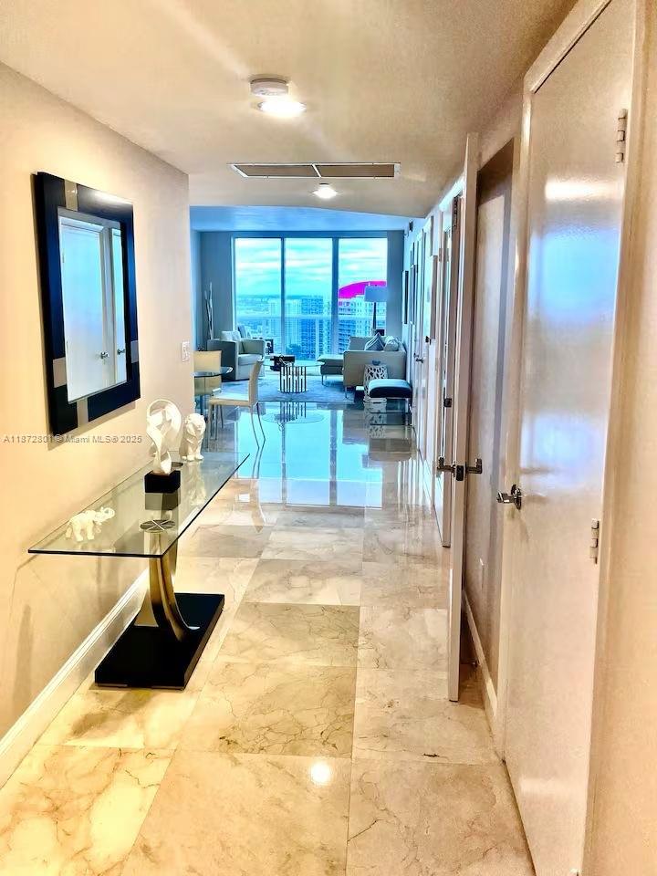 BEACH CLUB CONDO - Residential Lease