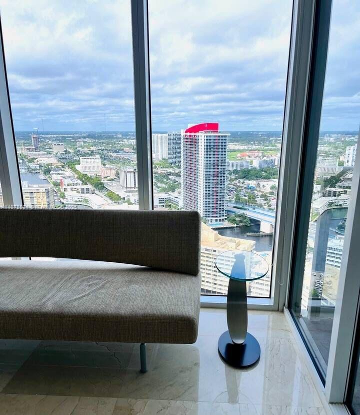 BEACH CLUB CONDO - Residential Lease