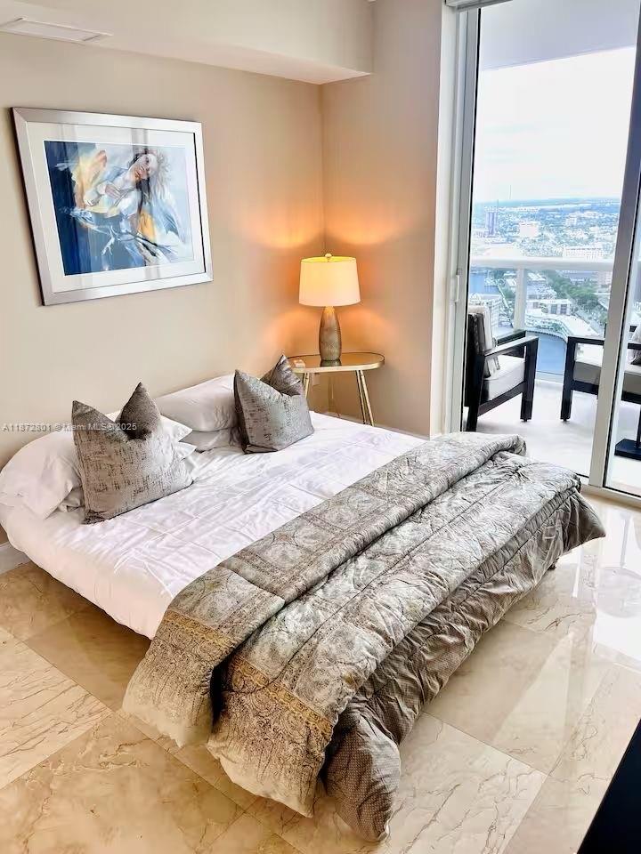 BEACH CLUB CONDO - Residential Lease