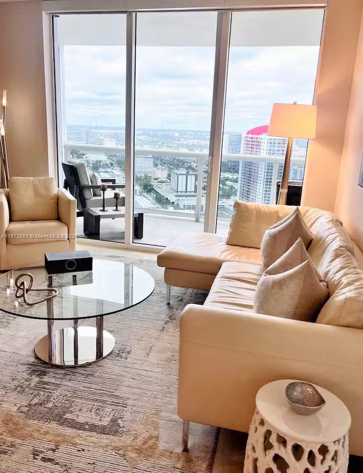 BEACH CLUB CONDO - Residential Lease