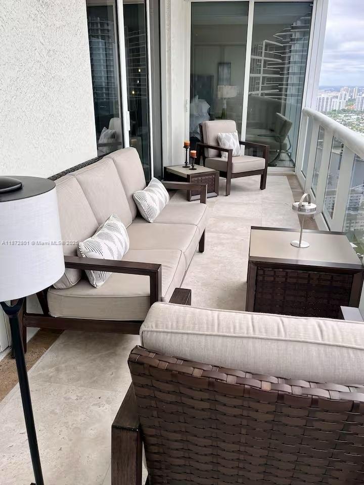 BEACH CLUB CONDO - Residential Lease