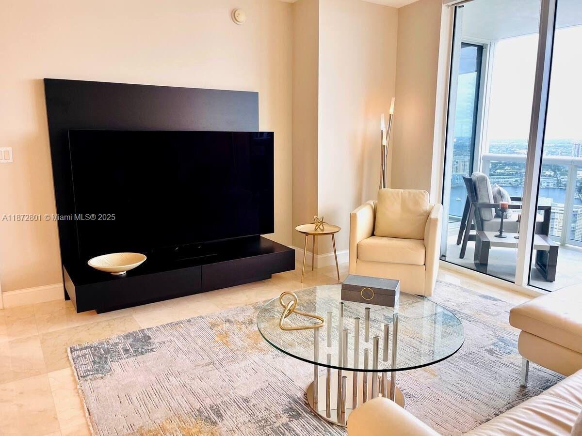 BEACH CLUB CONDO - Residential Lease