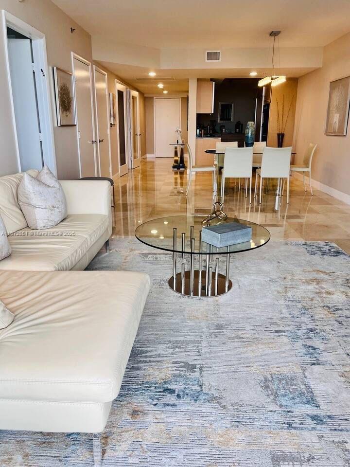 BEACH CLUB CONDO - Residential Lease