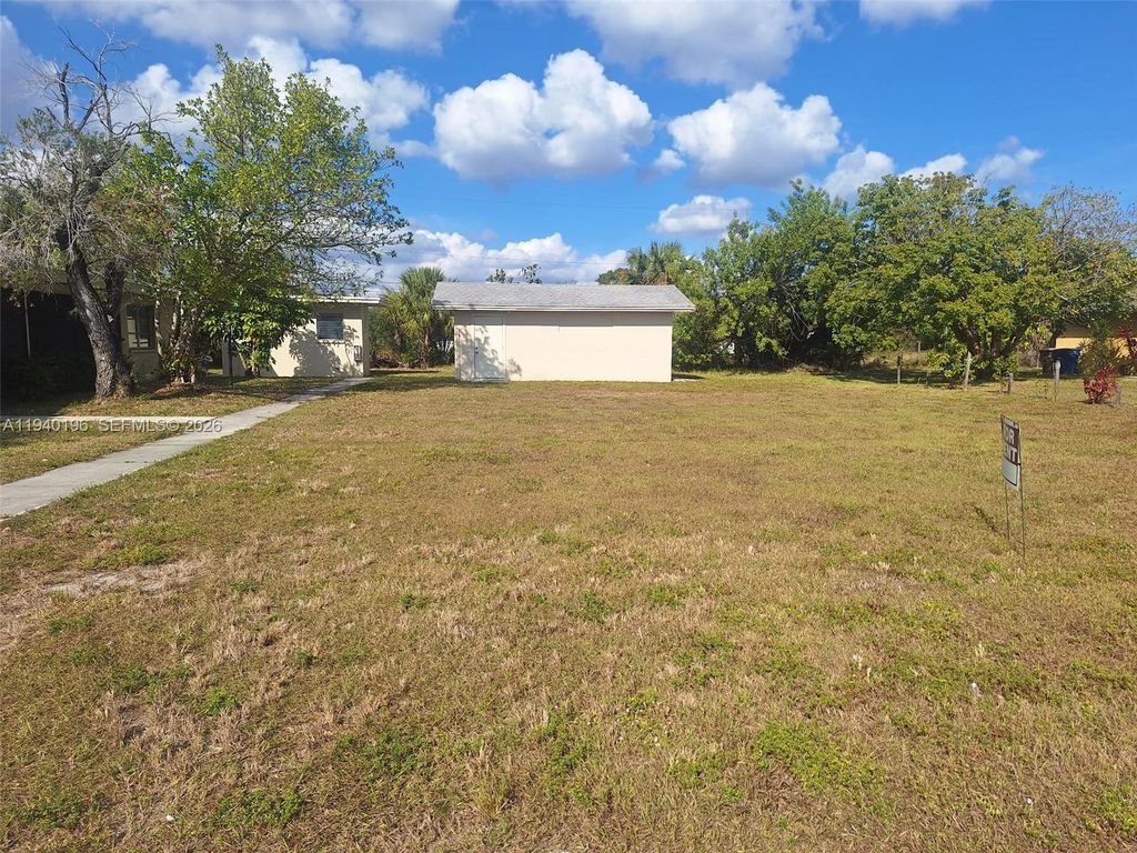 Photo of 245 E Parkway, Other, FL 33904 (MLS # A11940196)
