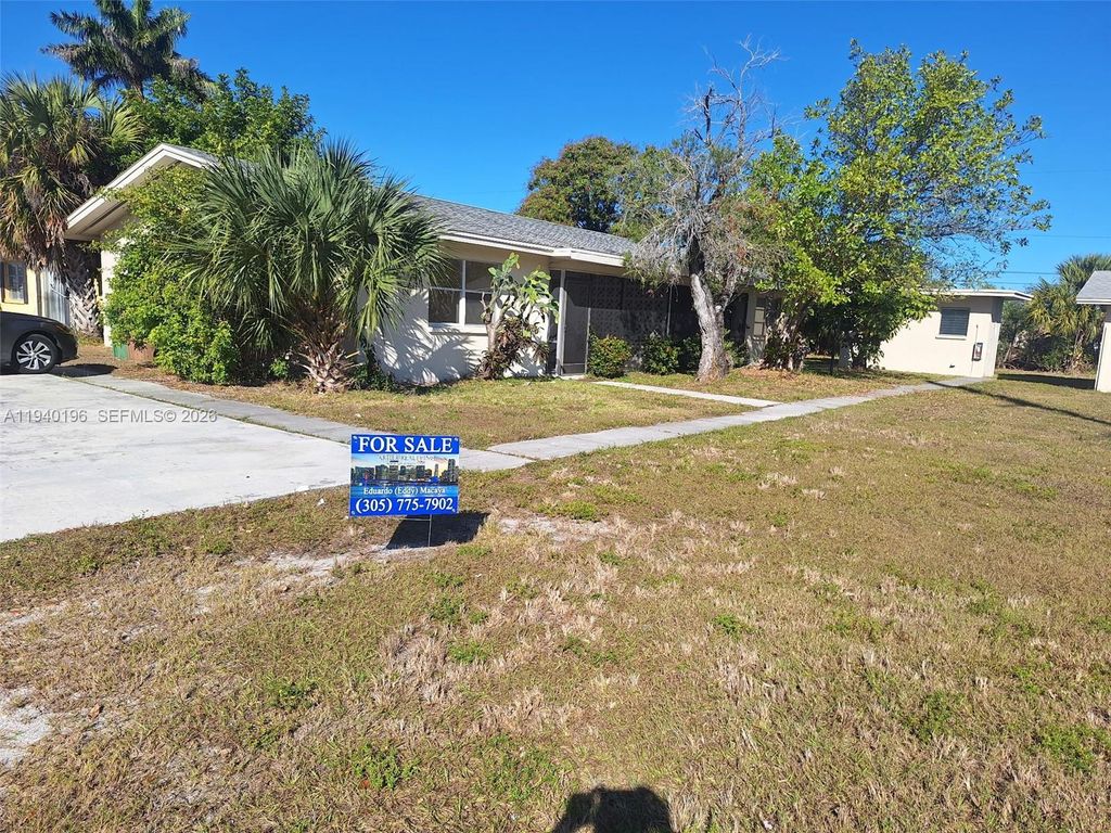 Photo of 245 E Parkway, Other, FL 33904 (MLS # A11940196)
