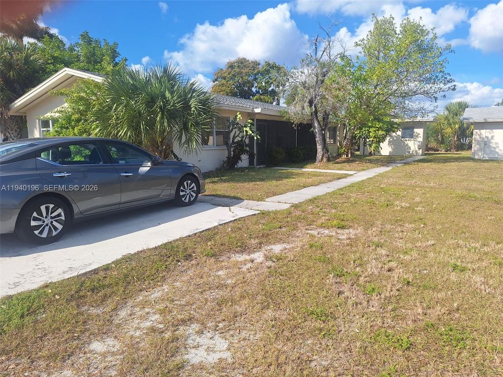 Photo of 245 E Parkway, Other, FL 33904 (MLS # A11940196)