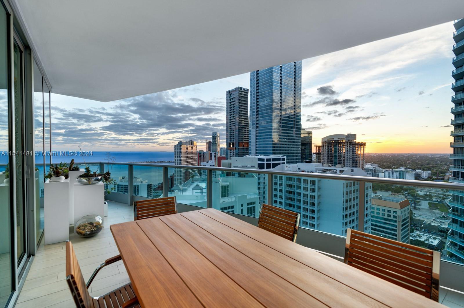JADE RESIDENCES BRICKELL - Residential