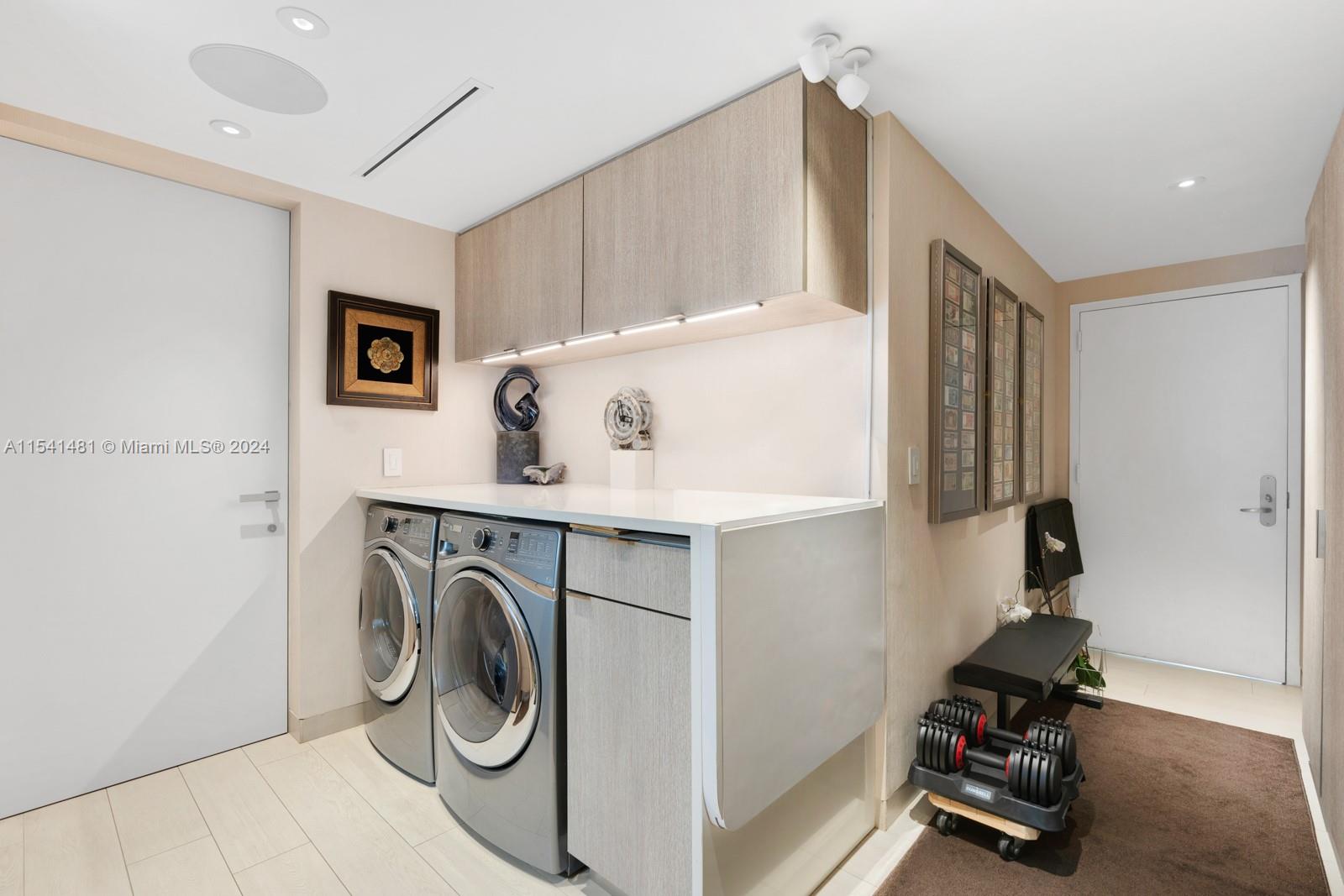 JADE RESIDENCES BRICKELL - Residential