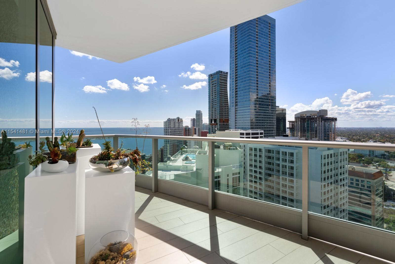 JADE RESIDENCES BRICKELL - Residential