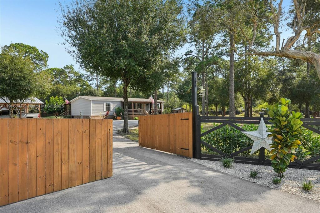 Photo of 5255 Pioneer 17th St, Clewiston, FL 33440 (MLS # A11918847)