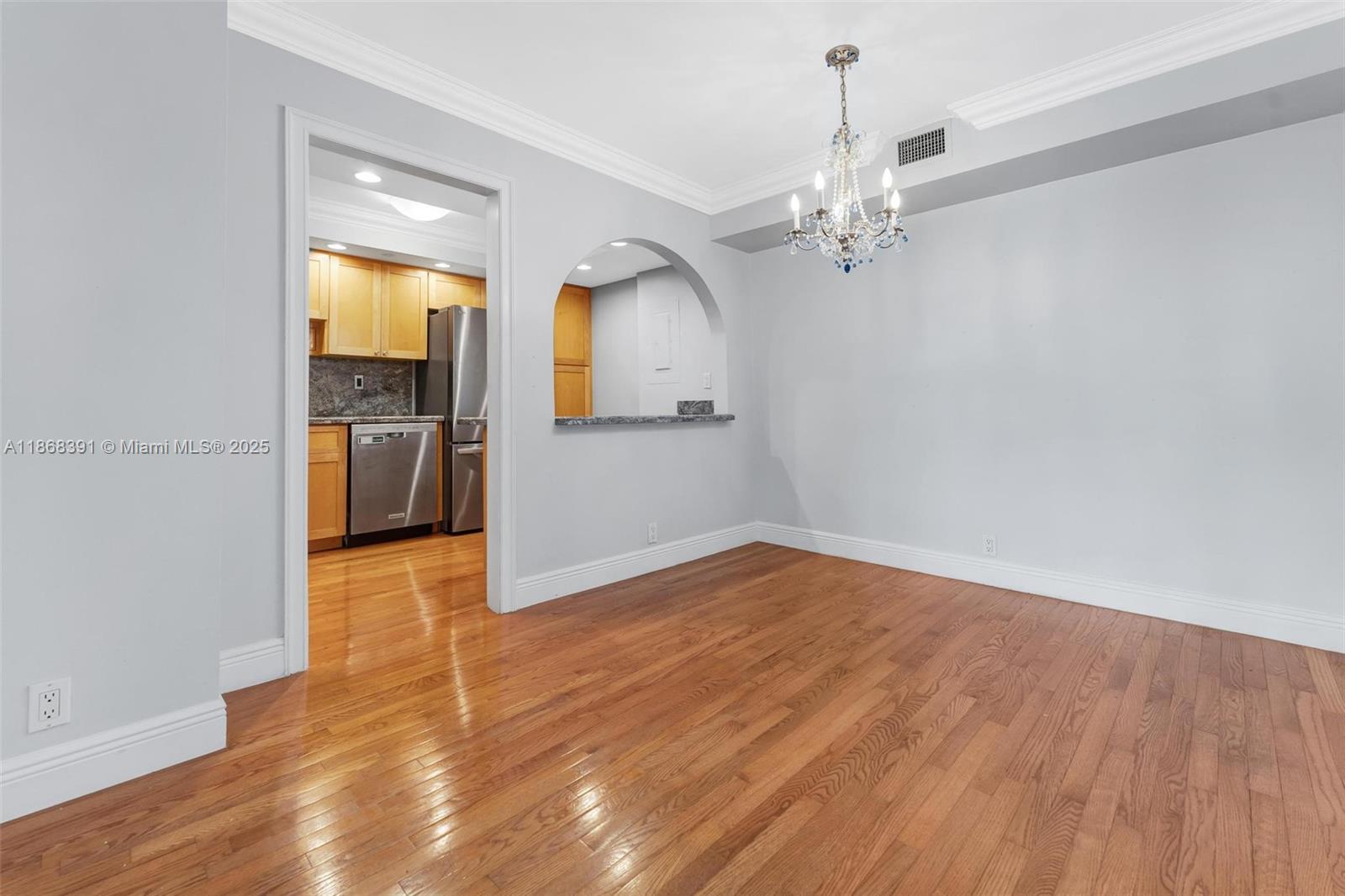 TOWERS OF QUAYSIDE CONDO - Residential