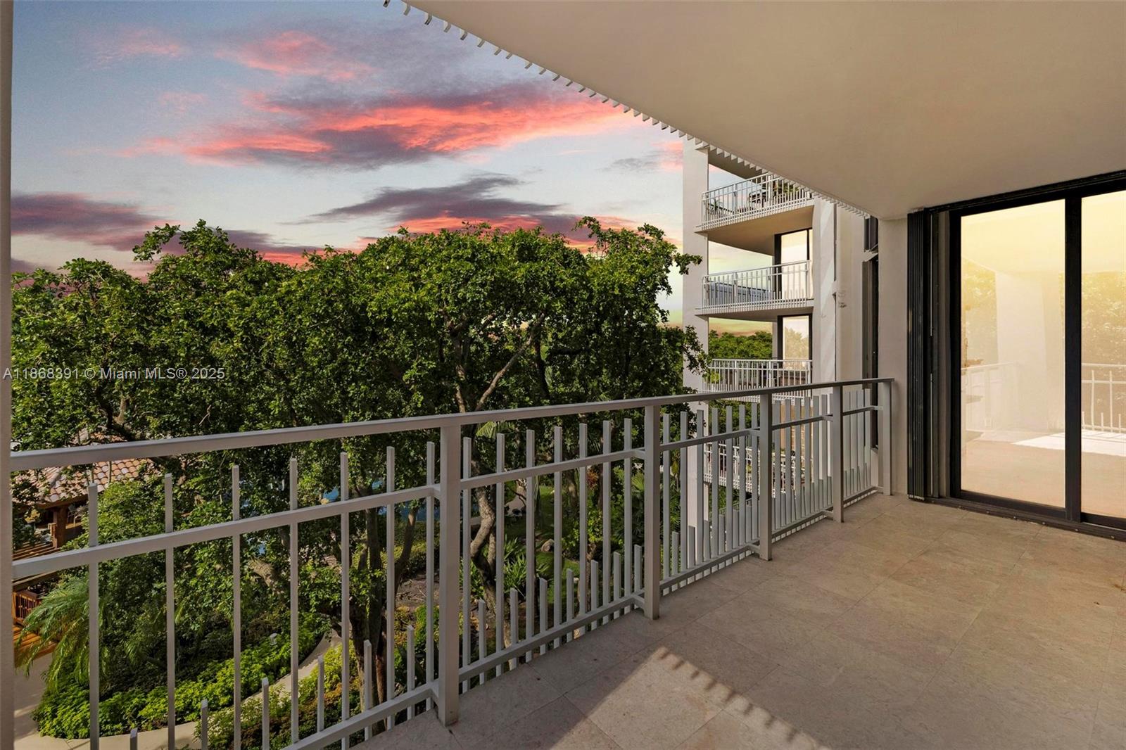 TOWERS OF QUAYSIDE CONDO - Residential