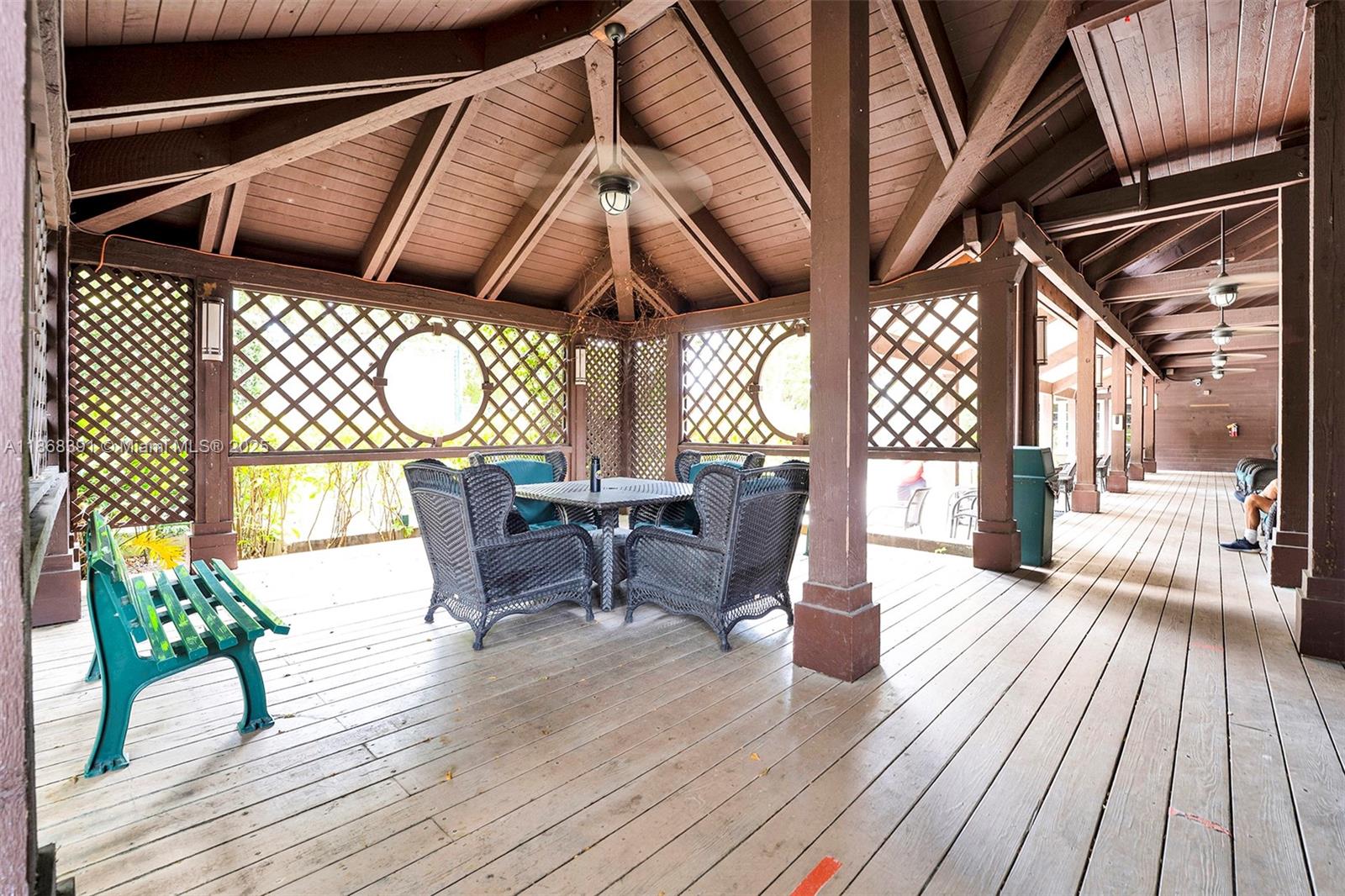 TOWERS OF QUAYSIDE CONDO - Residential