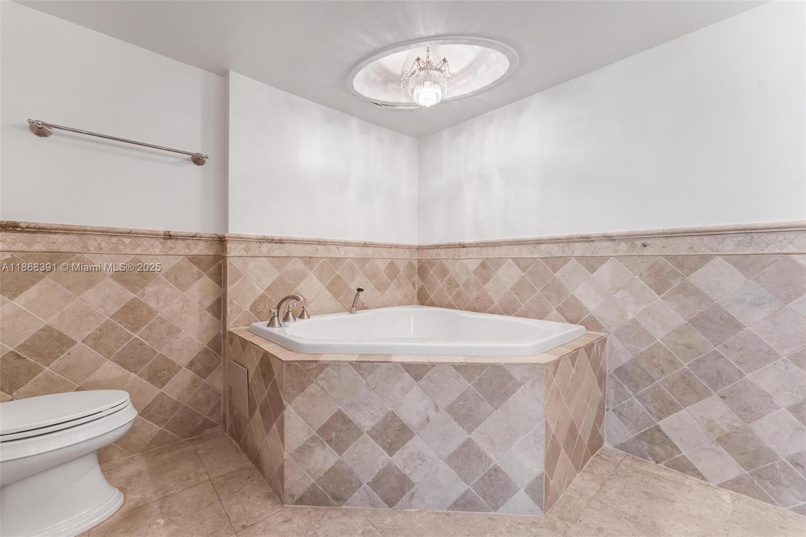 TOWERS OF QUAYSIDE CONDO - Residential