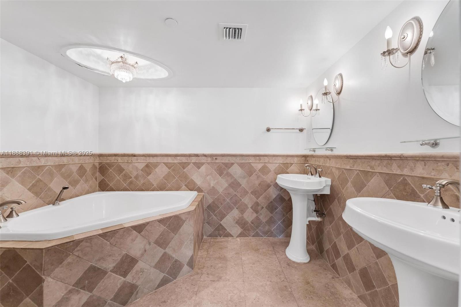 TOWERS OF QUAYSIDE CONDO - Residential