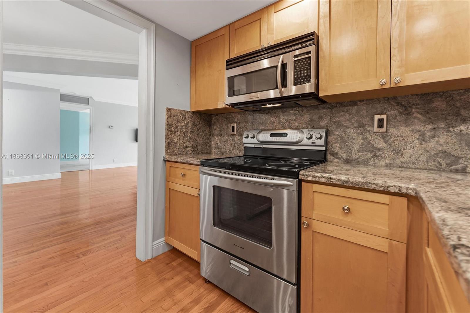 TOWERS OF QUAYSIDE CONDO - Residential