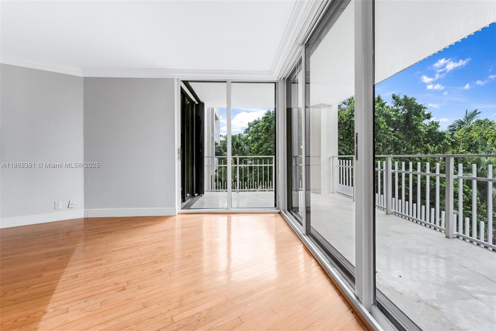 TOWERS OF QUAYSIDE CONDO - Residential